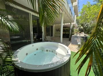 Departamento · 180m² · 2 Recámaras · Amplio Departamento en Venta 2r/2,5b a Una Cuadra del Mar Playa del Carmen P4462