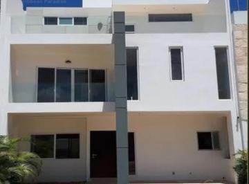 Casa · 230m² · 3 Recámaras · 2 Estacionamientos · Casa 3 Recamaras en Venta en Arbolada Cancun | C4115