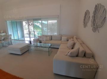 Departamento · 180m² · 2 Recámaras · 2 Estacionamientos · Departamento 2 Recamaras en Renta en Cancún | con Vista a La Marina | C4119