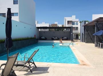 Casa · 158m² · 3 Recámaras · 2 Estacionamientos · Hermosa Casa de 3 Rec en Renta en Privada Salamanca Encuentro Playa del Carmen P4430