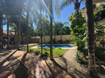 Casa · 238m² · 3 Recámaras · 1 Estacionamiento · Casa Amueblada en Venta en Bosque Real C4131