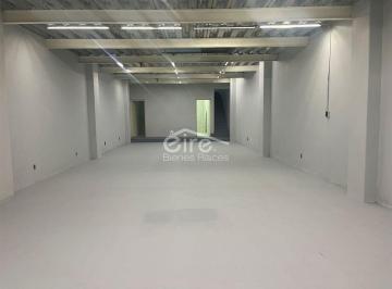 Bodega comercial de 3 habitaciones, Guadalajara · Bodega en Venta en Medrano - Calle Gral. Carlos Fuero 361 — 412 m²
