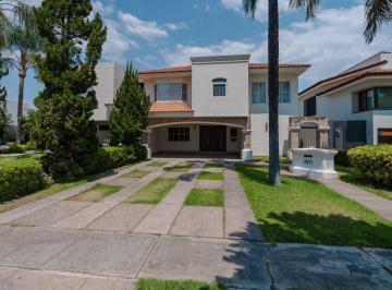 Casa de 3 habitaciones, Zapopan · Casa en Venta Valle Real