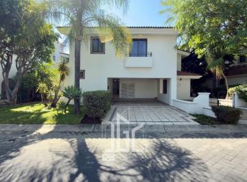 Casa · 538m² · 3 Recámaras · 4 Estacionamientos · Casa en Venta en Coto Las Garzas, Colinas de San Javier