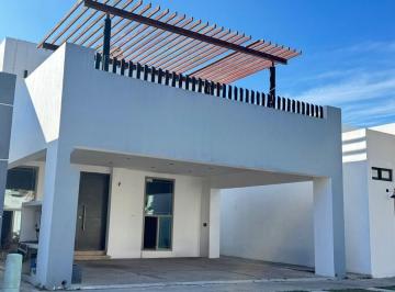 Casa · 3 Recámaras · 2 Estacionamientos · Casa en Renta (Sin Muebles) en Fraccionamiento Marina Kelly