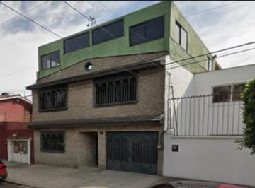 Casa de 5 habitaciones, Gustavo A. Madero · Casa en Buen Tono Industrial en Remate Bancario