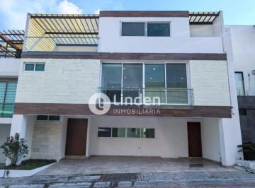 Casa · 391m² · 5 Recámaras · 3 Estacionamientos · Casa en Venta en Parque Hidalgo, Zona Cascatta, Lomas de Angelópolis III, Puebla