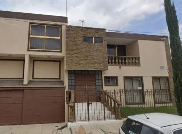 Casa de 4 habitaciones, Guadalajara · Casa en Venta en Jardines del Contry, Guadalajara, Jalisco