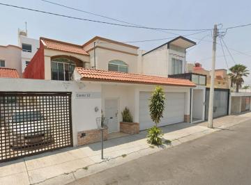 Casa de 3 habitaciones, Querétaro · Vneta de Casa en Colinas del Cimatorio, Queretaro.