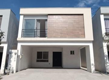 Casa de 3 habitaciones, García · Casa en Venta Frente Al Parque