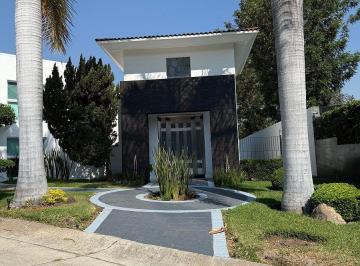 Casa de 3 habitaciones, Zapopan · Casa en Renta Puerta de Hierro