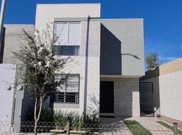 Casa de 3 habitaciones, García · Casa con Recamara en Planta Baja