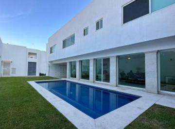 Casa · 430m² · 5 Recámaras · 2 Estacionamientos · Casa en Privada de Diana, Cuernavaca