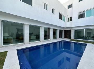 Casa · 430m² · 5 Recámaras · 2 Estacionamientos · Venta de Casa en Privada Av Diana, Cuernavaca