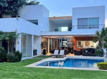 Casa · 510m² · 4 Recámaras · 4 Estacionamientos · Venta de Casa en Zona Norte de Cuernavaca, Fraccionamiento Rancho Tetela