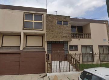 Casa de 4 habitaciones, Guadalajara · Casa en Venta en Fraccionamiento Jardínes del Country, Guadalajara, Jalisco