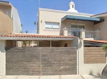 Casa de 4 habitaciones, Puerto Vallarta · Casa en Venta en Colonia Diaz Ordaz, Puerto Vallarta, Jalisco