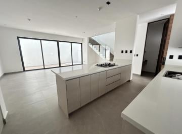 Casa · 307m² · 3 Recámaras · 2 Estacionamientos · Casa en Renta, en Peninsula Residencial, Arriba de Av Leones
