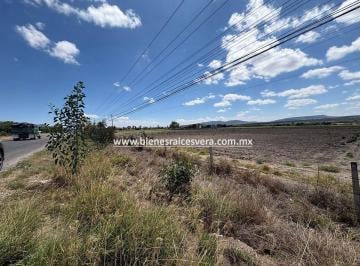 ce0249cb017affa44653d253373513d49bd136691e4c0f3ceff50fdb990000fd · Terreno en Venta en Tequisquiapan Sobre Carretera. Albert