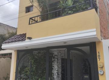 Casa · 3 Recámaras · 1 Estacionamiento · Casa en Venta en Jardines del Valle, León, Gto