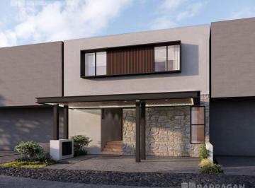 Casa · 250m² · 3 Recámaras · 2 Estacionamientos · Casa en Renta en Altozano Condominio Flama