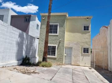 Casa de 3 habitaciones, Chihuahua · En Venta Frac. Cumbres Universidad 1a. Etapa Casa 2 Plantas Equipada
