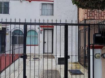 FACHADA CASA · Excelente Oportunidad, Bien Ubicado, Cerca Plazas, Parque, Escuelas