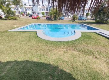 Casa en condominio de 3 habitaciones, Cuernavaca · Casa en Condomino en Renta, de 3 Recámaras, 2 Baños, Alberca, Seguridad
