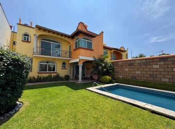 Casa · 230m² · 4 Recámaras · 2 Estacionamientos · Casa en Venta Burgos Cuernavaca Temixco Morelos