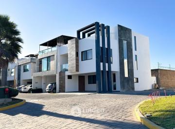Casa · 235m² · 3 Recámaras · 2 Estacionamientos · Casas Personalizadas en Preventaen Fraccionamiento Altana, Cerca de Plaza San Diego