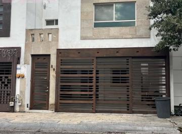 Casa · 155m² · 3 Recámaras · 2 Estacionamientos · Casa - Cumbres Renacimiento