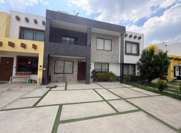 Casa en Venta de 4 habitaciones Fraccionamiento Sendero de los Pinos · Hermosa Casa Remodelada en Fraccionamiento Sendero de Los Pinos
