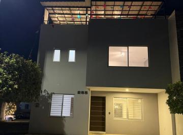 Casa de 4 habitaciones, Zapopan · Venta de Casa Valle Imperial