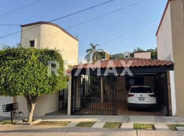 Casa · 184m² · 3 Recámaras · 2 Estacionamientos · Gran Jardín - (4)