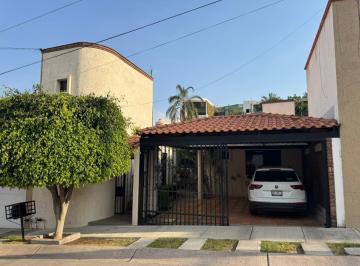 Casa · 184m² · 3 Recámaras · 2 Estacionamientos · Gran Jardín - (4)