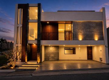 Casa · 490m² · 4 Recámaras · 3 Estacionamientos · Casa - Cascatta