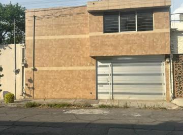 1 · Casa en Renta en Valle Dorado, Frente a Plaza San Pedro