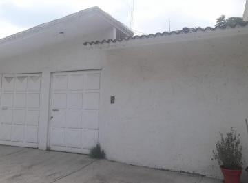 Casa · 300m² · 3 Recámaras · 3 Estacionamientos · Casa en Venta en Obra Negra en Col. 8 Cedros, Toluca.