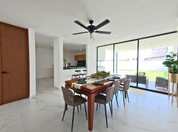 Casa · 220m² · 3 Recámaras · 4 Estacionamientos · Casa en Venta Dzityá Mérida