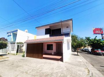 Casa de 4 habitaciones, San Pedro Tlaquepaque · Casa en Renta en Tlaquepaque $15,000