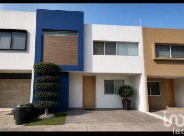 Casa · 180m² · 4 Recámaras · Casa en Venta en Fraccionamiento Privado Solares, Zapopan, Ja