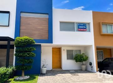 Casa · 180m² · 4 Recámaras · 2 Estacionamientos · Casa en Venta en Fraccionamiento Privado Solares, Zapopan, Ja