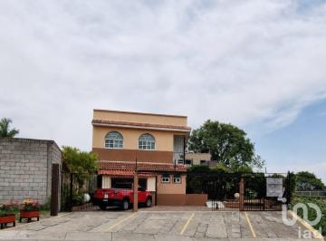 Casa · 543m² · 12 Recámaras · 7 Estacionamientos · Casa en Venta - "La Casa del Volcan", Tlayacapan, Morelos.