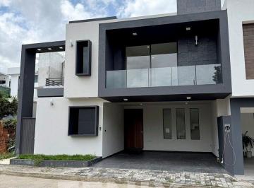 bc627204ed6c05c035c773f668516e161ebc37cbe54b824e5f9983b586c8b881 · Casa en Venta en Xalapa – 4 Recámaras, Jardín y Terrazas en Paseo de La Reina