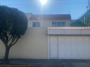 Casa · 200m² · 4 Recámaras · 2 Estacionamientos · Casa en Venta Colonia Morelos 8 Años de Antigüedad