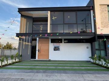 Casa en condominio · 225m² · 4 Recámaras · 3 Estacionamientos · Casa en Venta en Casa Fuerte