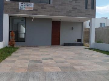 Casa de 3 habitaciones, León · ¡Oportunidad! Casa en Venta en El Cielo: 3 Rec, Terraza Vista a Casa Club y Gran Jardín. $3,950,000