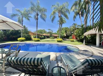 Casa · 822m² · 7 Recámaras · 6 Estacionamientos · Casa 1 Nivel en Venta con Alberca, Cancha de Tenis y Vigilancia en Palmira