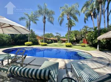 Casa · 676m² · 5 Recámaras · 6 Estacionamientos · Casa 1 Nivel en Venta en Palmira Cuernavaca