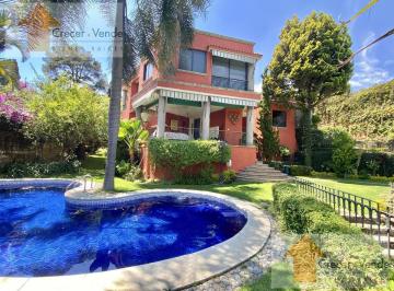 Casa · 475m² · 4 Recámaras · 8 Estacionamientos · Casa en Rancho Cortés Al Norte en Entrada a Cuernavaca con Cancha de Tenis.